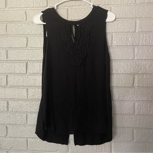 Pale Sky sleeveless blouse with lace front detailing and keyhole back size L